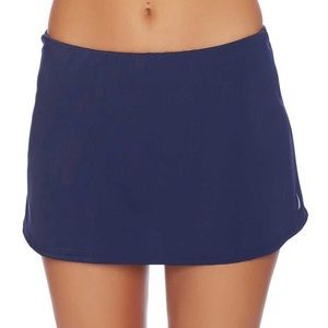 Signature Solids Skirted Bottom